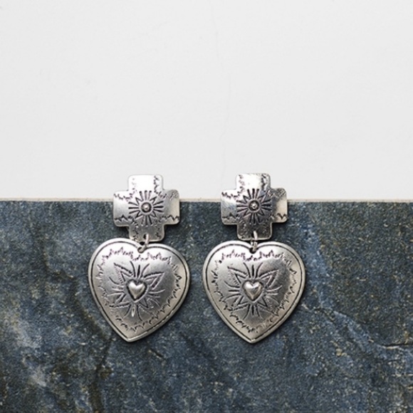 Boho Silver Aztec engraved heart dangle post back earrings - Picture 5 of 6